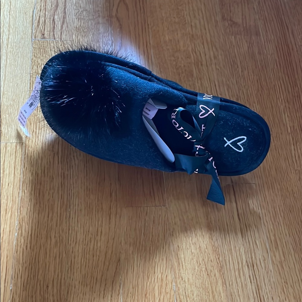 Black Fuzzy Pom-Pom Slippers